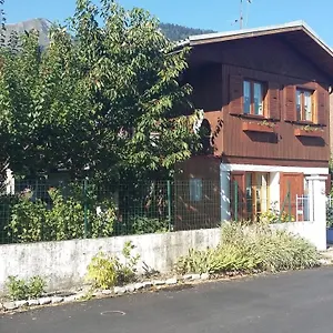 https://chalet-dans-village.hotels-rhonealpes.com